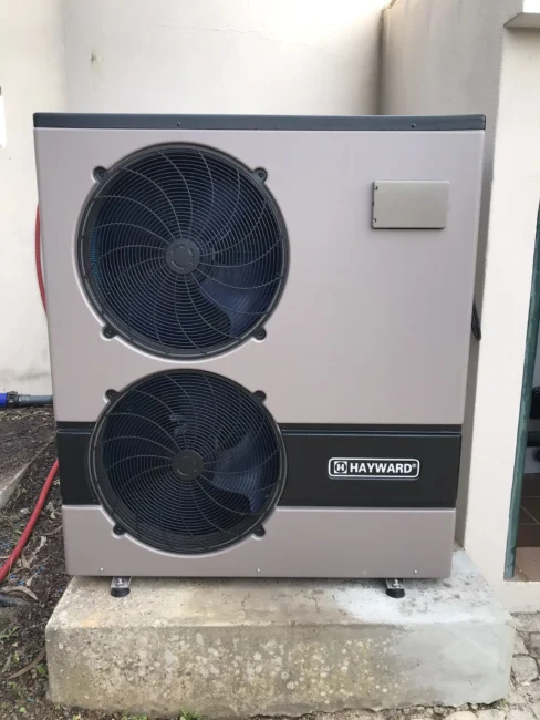 Cobertura elétrica Abriblue e bomba de calor Hayward Full Inverter